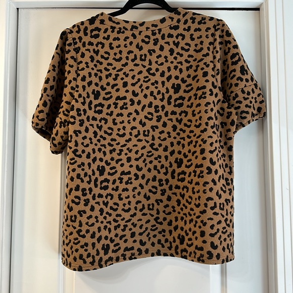 Hailey & Co Leopard Blouse - Picture 2 of 2